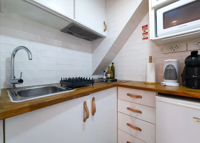 Studio Basement Flat In The Heart Of Alfama 아파트 *