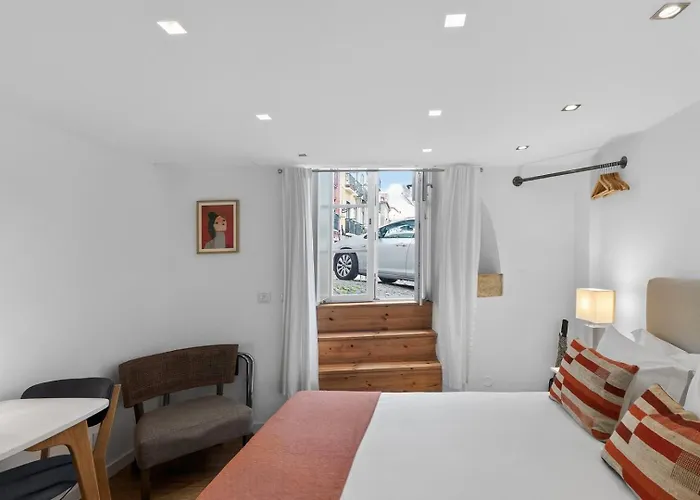 아파트 Studio Basement Flat In The Heart Of Alfama *