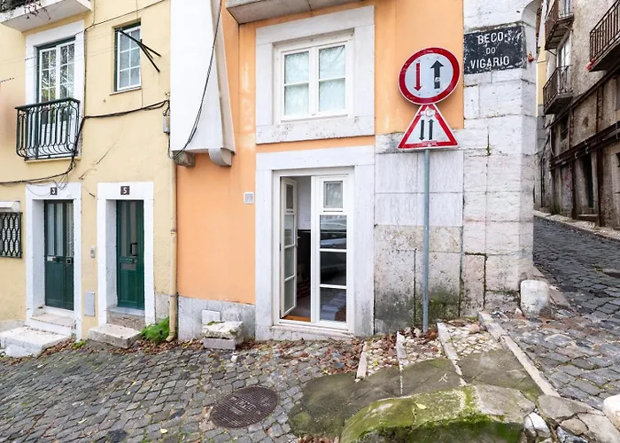 Studio Basement Flat In The Heart Of Alfama 아파트 *